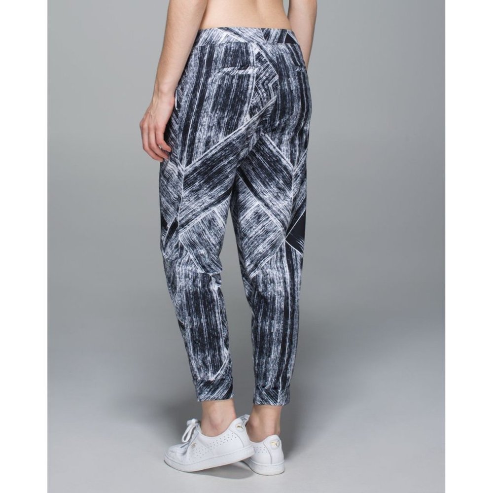 Lululemon Womens 8 Black/White Full-On Luon Jet Cr - Picture 9 of 9